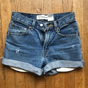 Distressed high waisted Levi shorts